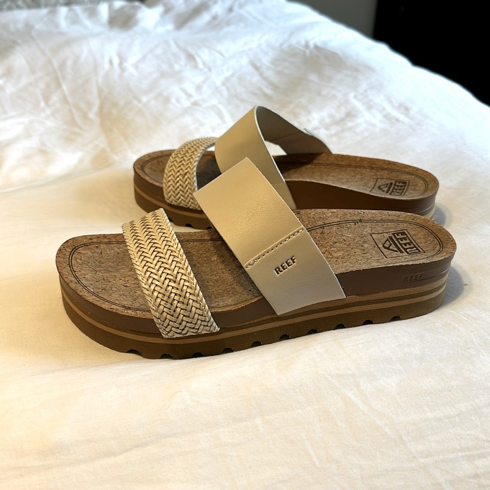 Cushion Vista Hi Reef platform sandals
